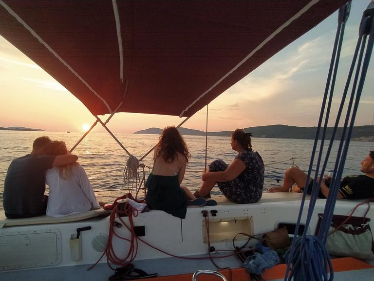 DAILY SAILING SUNSET – Hvar Adventure